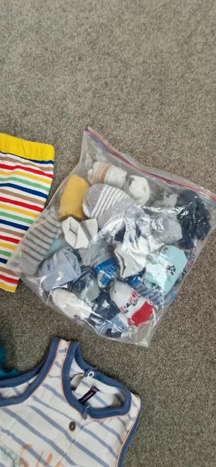 Gros lot vêtements bébé 18 mois - photo numéro 2