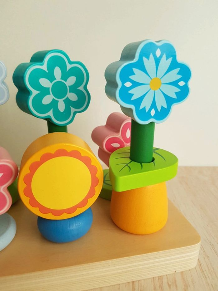 Jeu en bois pré printanier en fleurs - photo numéro 5