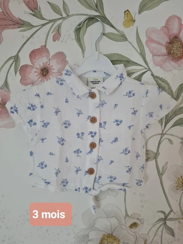 Chemisier blanc imprimé fleurs bleues bébé fille 3 mois