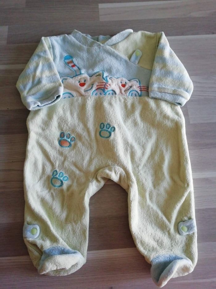Pyjama velours taille 1 mois