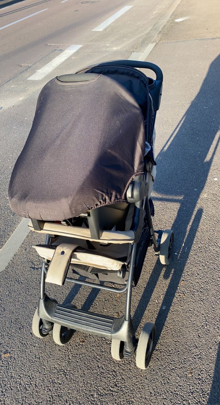 Poussette 3 en 1 avec sa nacelle