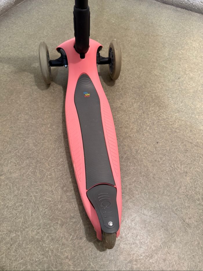 Trotinette globber rose parfait état - photo numéro 3