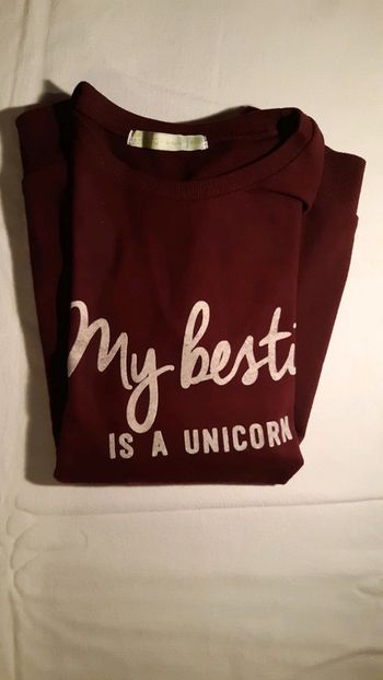 Sweat t-shirt bordeau pour fille Gémo en taille 12 ans.