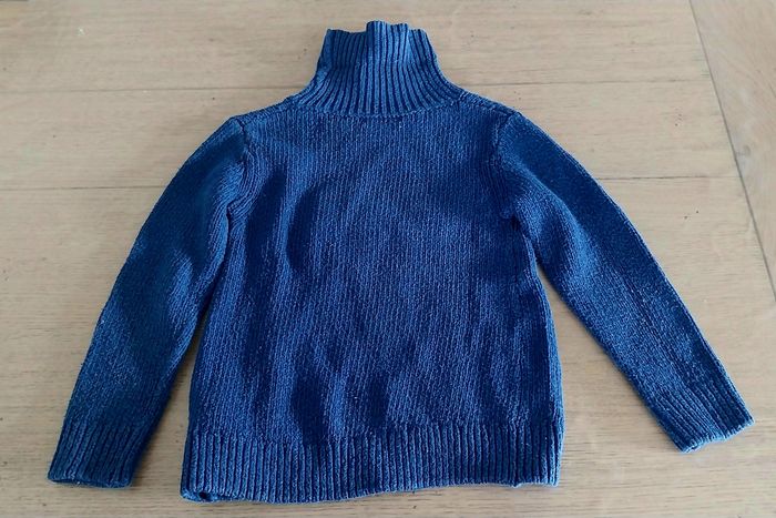Pull col roulé fille 5ans en bon état - photo numéro 2