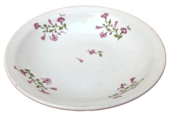 Années 1900 Assiette creuse  Porcelaine blanche à décor floral