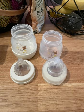 2 biberons Mam anti coliques