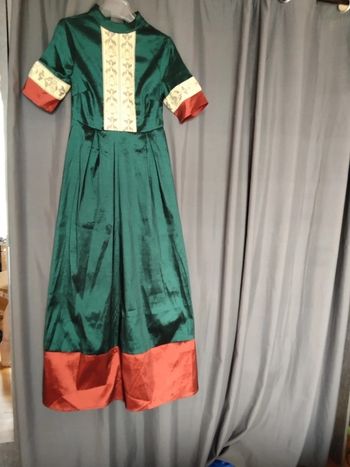 Robe soirée ou déguisement - brodée or.