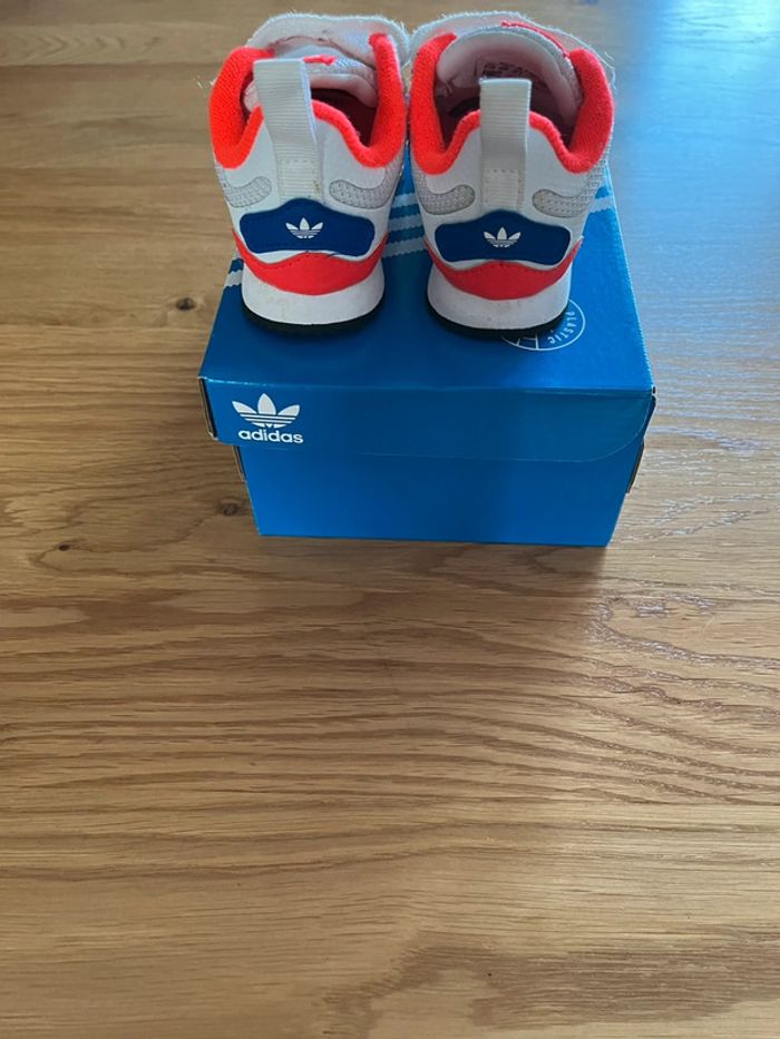 Baskets Adidas taille 21 - photo numéro 3