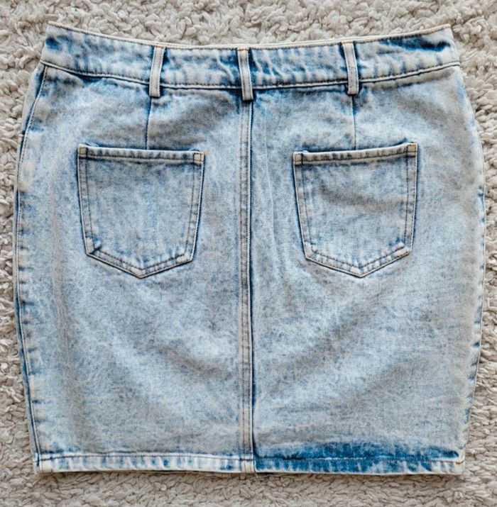Jupe courte en jean bleue claire délavée Daphnea Paris Taille 38 - photo numéro 2