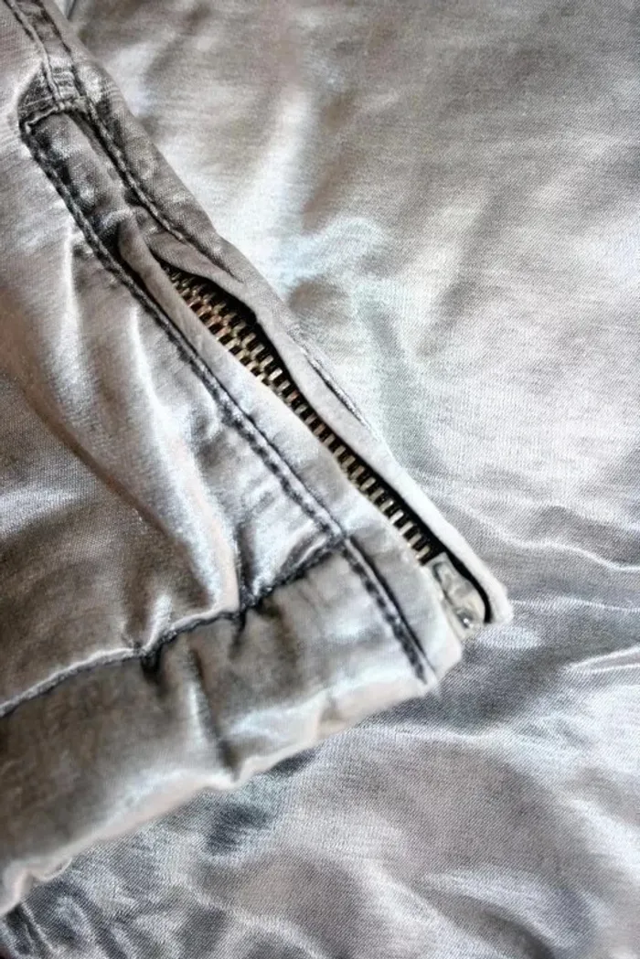 Blouson argenté chaud marque Dkny, taille 8 ans - photo numéro 5