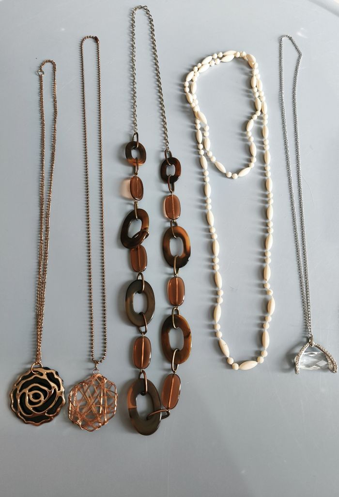 Lo 5 longs colliers