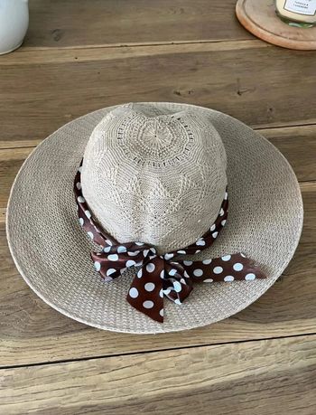Chapeau beige/crème avec noeud à pois