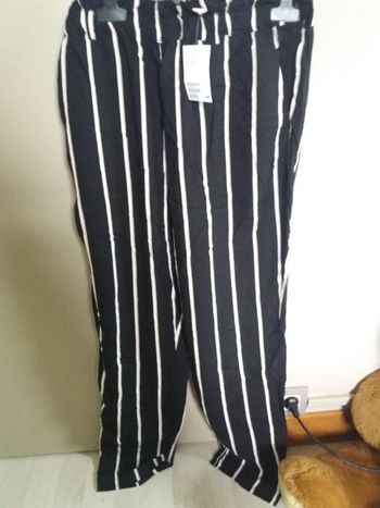 Pantalon noir et blanc à rayures