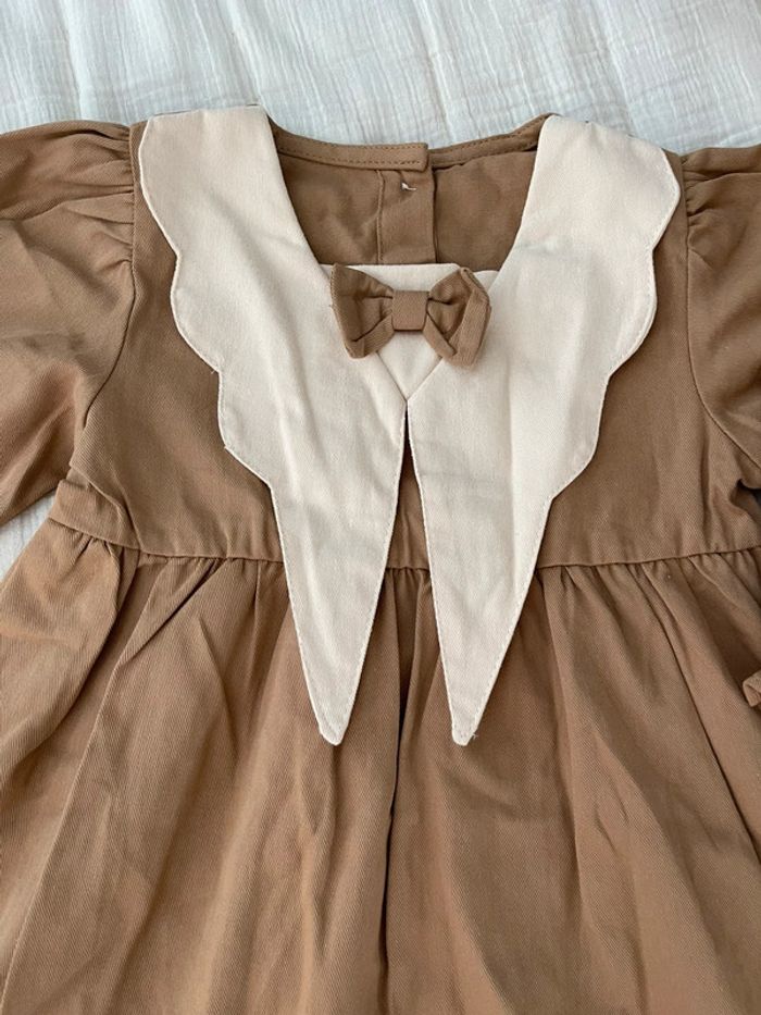 Robe beige col Claudine blanc - Neuve - photo numéro 2