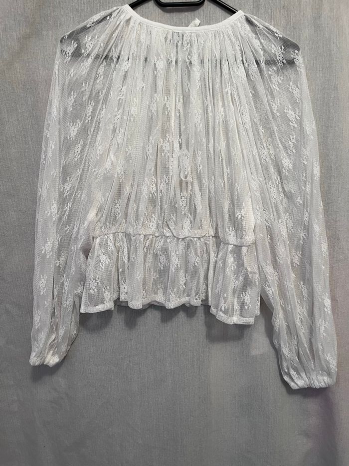Blouse blanche à dentelle - photo numéro 2