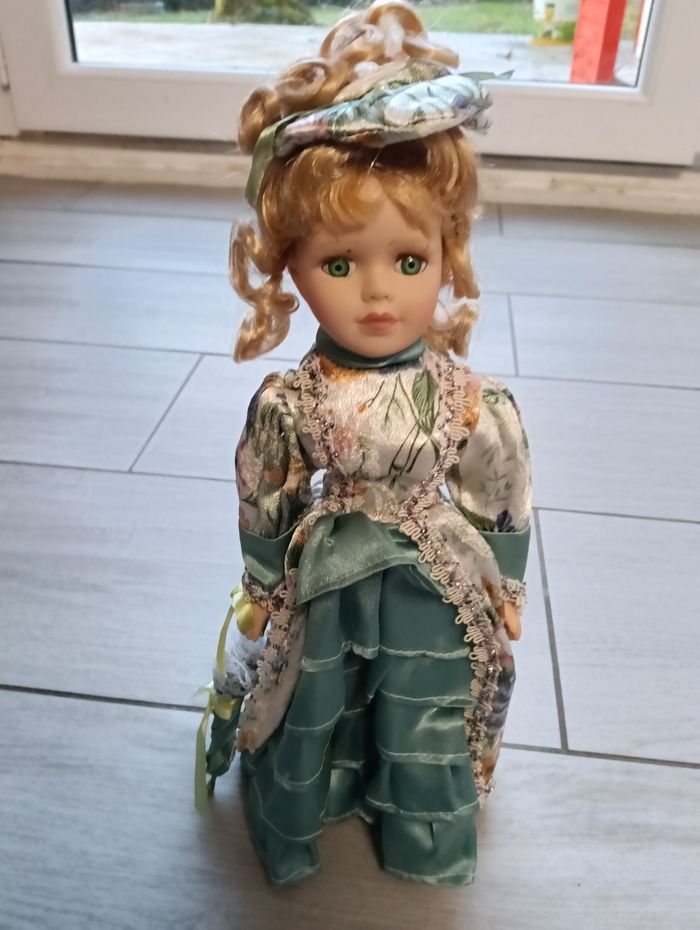 Gros lot de poupées en porcelaine - photo numéro 6