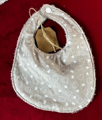 Bavoir fait à la main (couturière professionnelle)