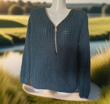 Superbe pull mailles ajourées décolleté profond réglable