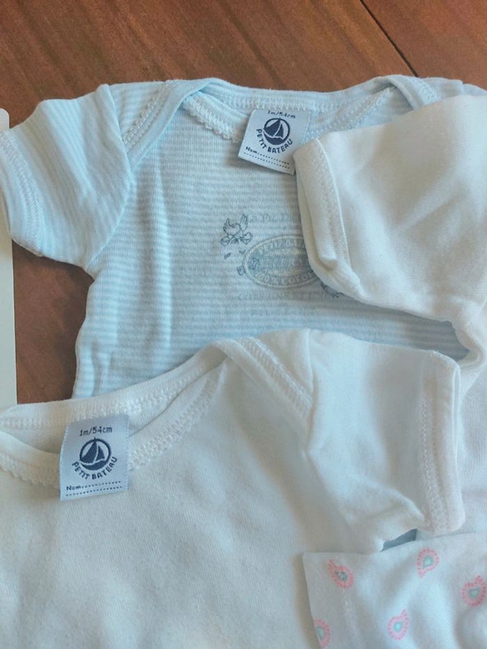 Lot de 5 bodies manches courtes taille 1 mois - photo numéro 6