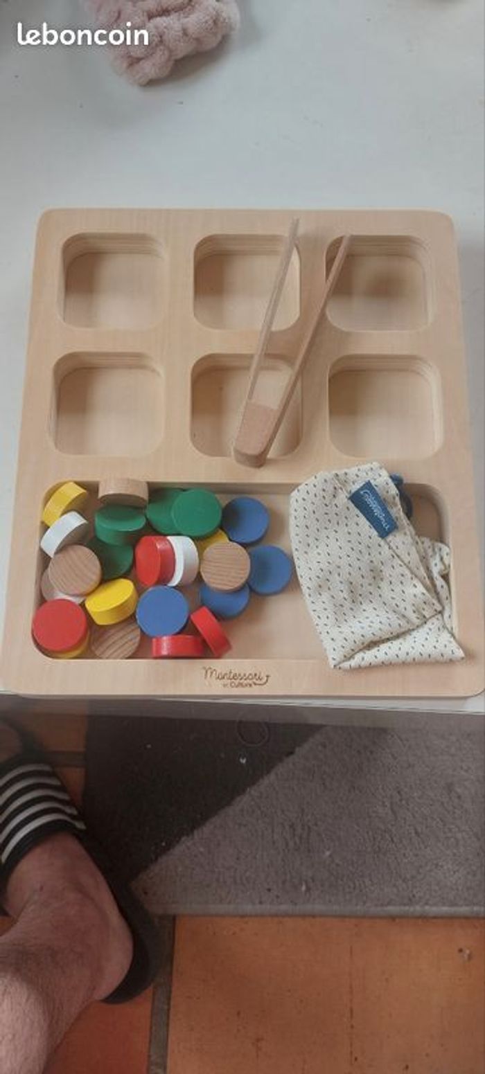 Jeu d'éveil en bois montessori