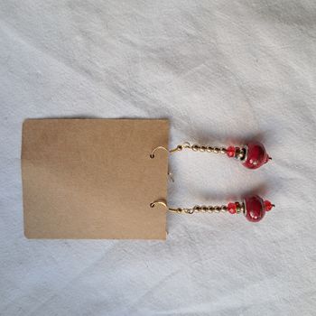 Boucles d'oreilles pendantes dorées et rouges Neuves