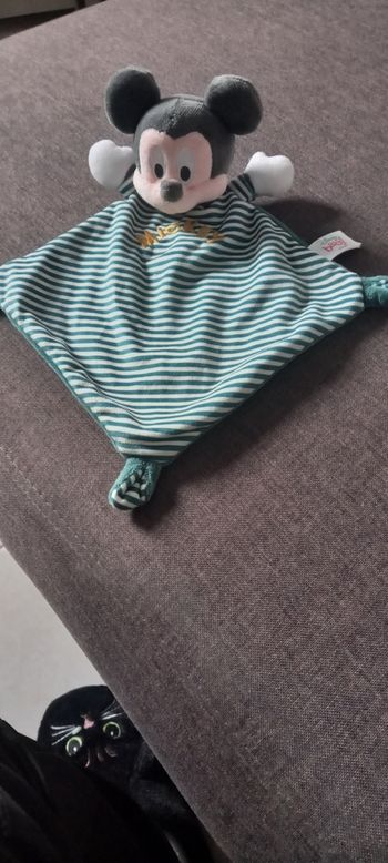 DOUDOU Mickey vert jamais servi