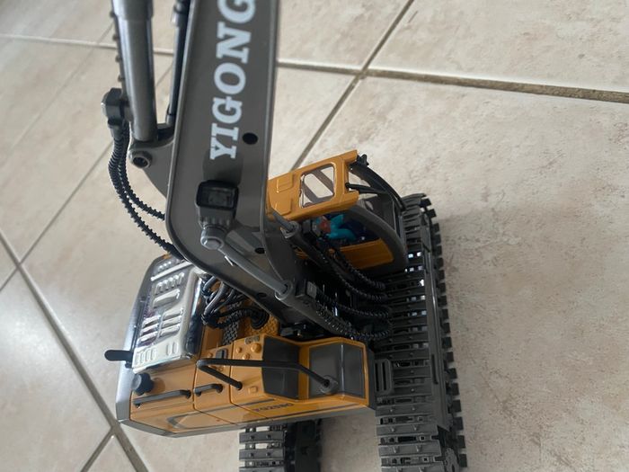 Pelleteuse telecommande avance recule tourne pivote bras articulé - photo numéro 9