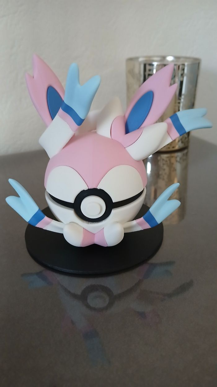 Pokeball Nymphali