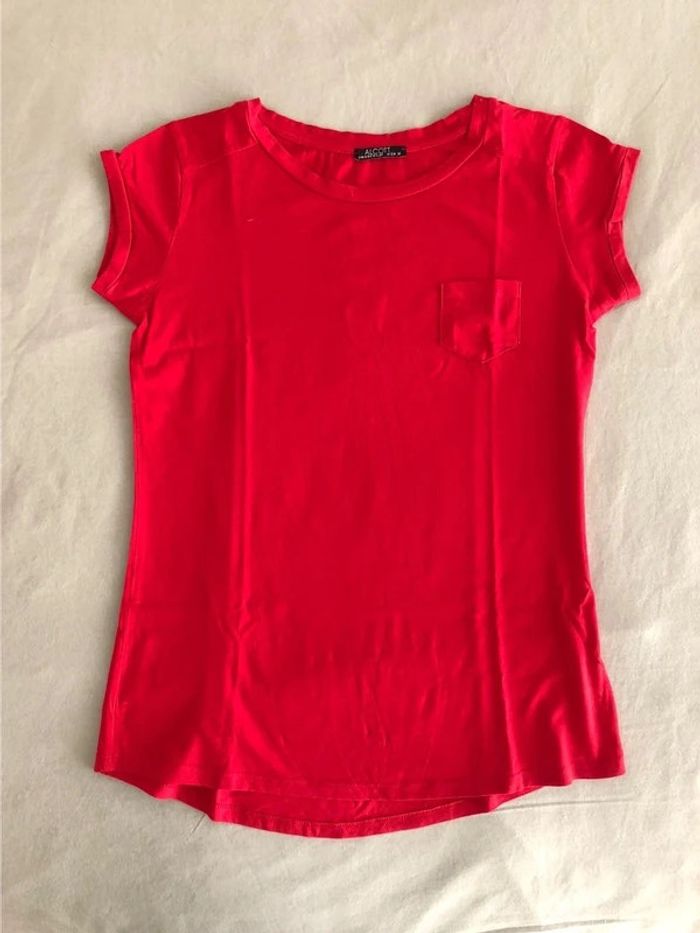 T-shirt rossa - photo numéro 2