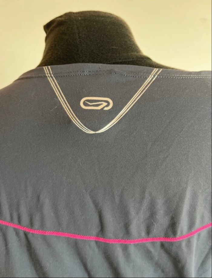 Haut de sport taille L de chez Kalenji en très bon état - photo numéro 6