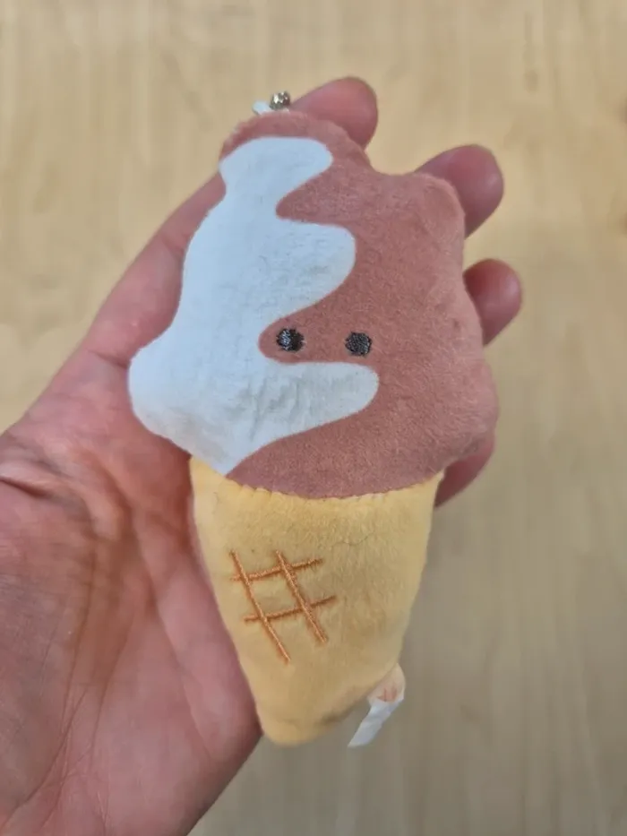 Porte-clés peluche Tsuburana Hitomi "Fast Food": Glace vanille-choco - photo numéro 2