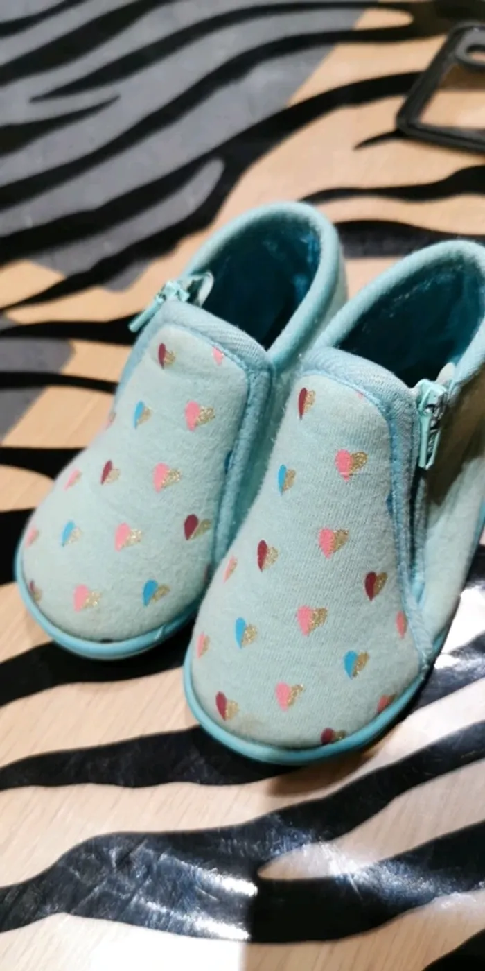 Chaussons bleu avec coeur - pointure 21