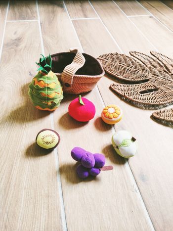 🧺 Dinette panier marron anse avec divers fruits en tissu- peluche