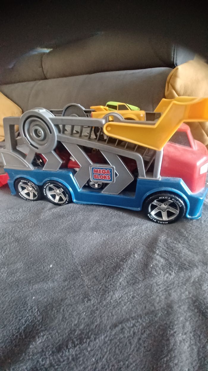 Camion et ses voisins mega blocks - photo numéro 5