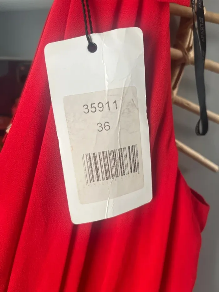 Robe rouge de soirée marque Apart neuve avec étiquette taille 38 - photo numéro 5