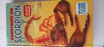 Livre coffret "construis un scorpion " neuf
