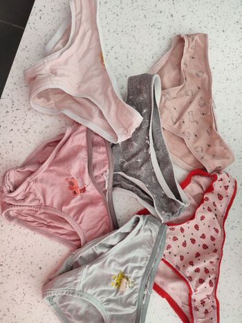 Lot de 7 culottes 2-3  ans et de 5 paires de chaussettes taille 22