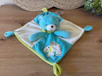Doudou plat ours polaire bleu vert mots d enfants