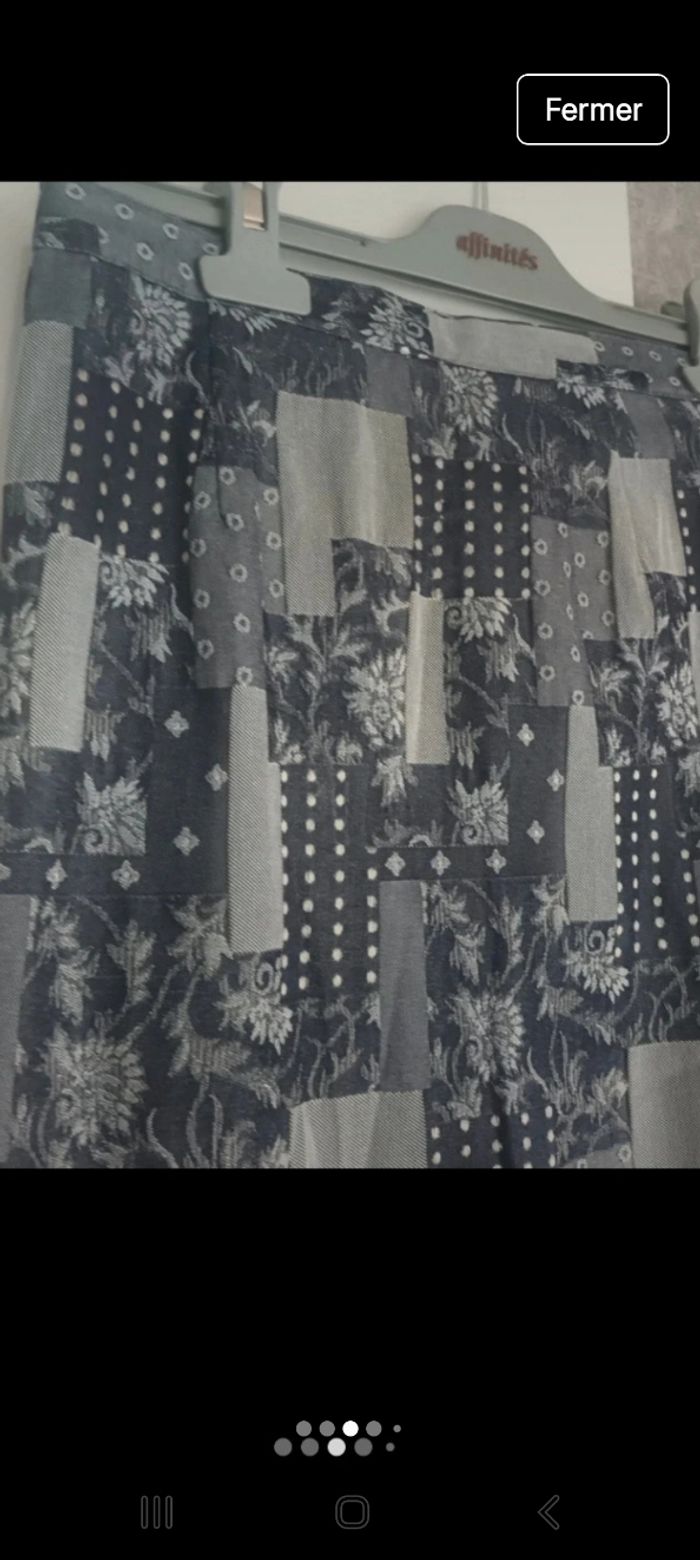 Superbe jupe droite T36 imitation jean non doublée.  Élastique côté - photo numéro 3