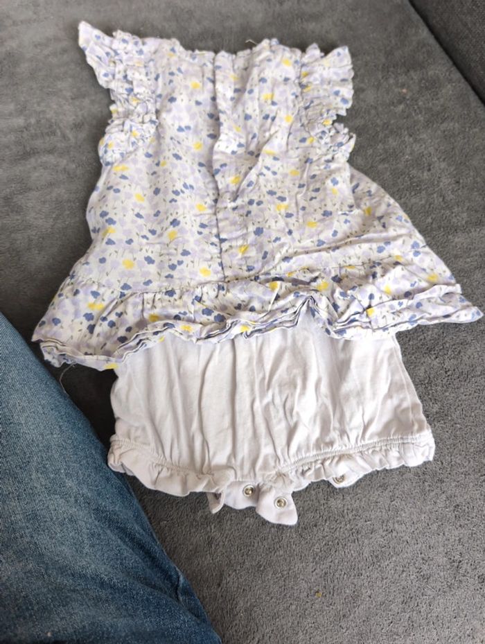 Robe avec bas intégré 9 mois - photo numéro 2