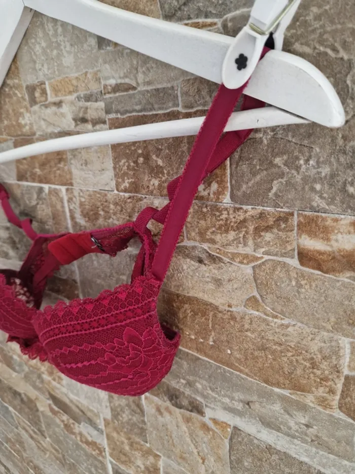 1 soutien-gorge rouge taille 85 B marque ETAM - photo numéro 2