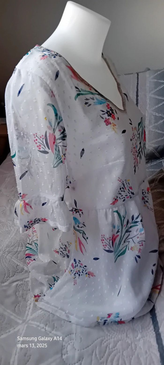 Blouse en voile col V motif floral avec pois blanche femme 42 blanche porte - photo numéro 3
