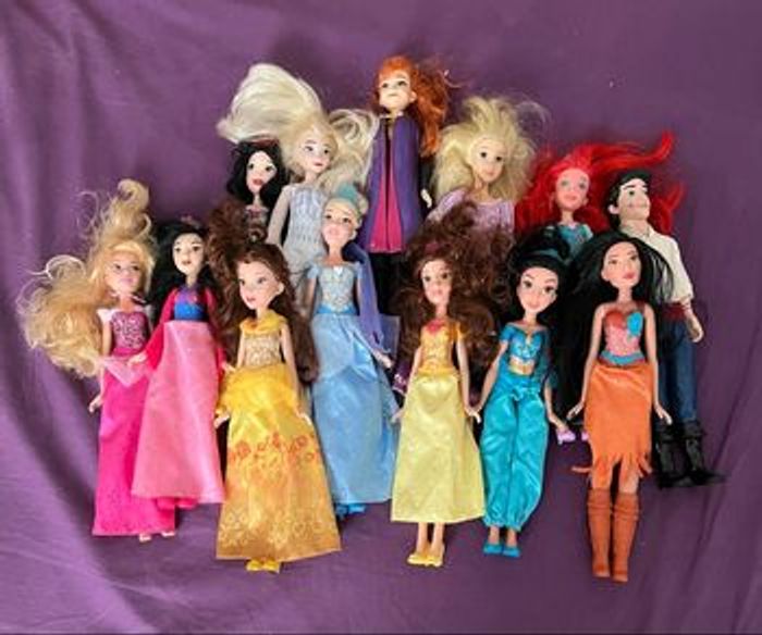 Lot de poupées Barbies Disney
