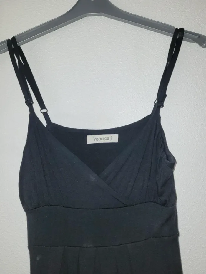 Robe noire fine bretelle - photo numéro 2