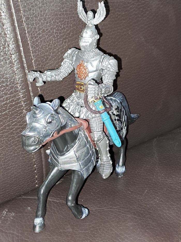 Chevalier cheval et bonhomme - photo numéro 2