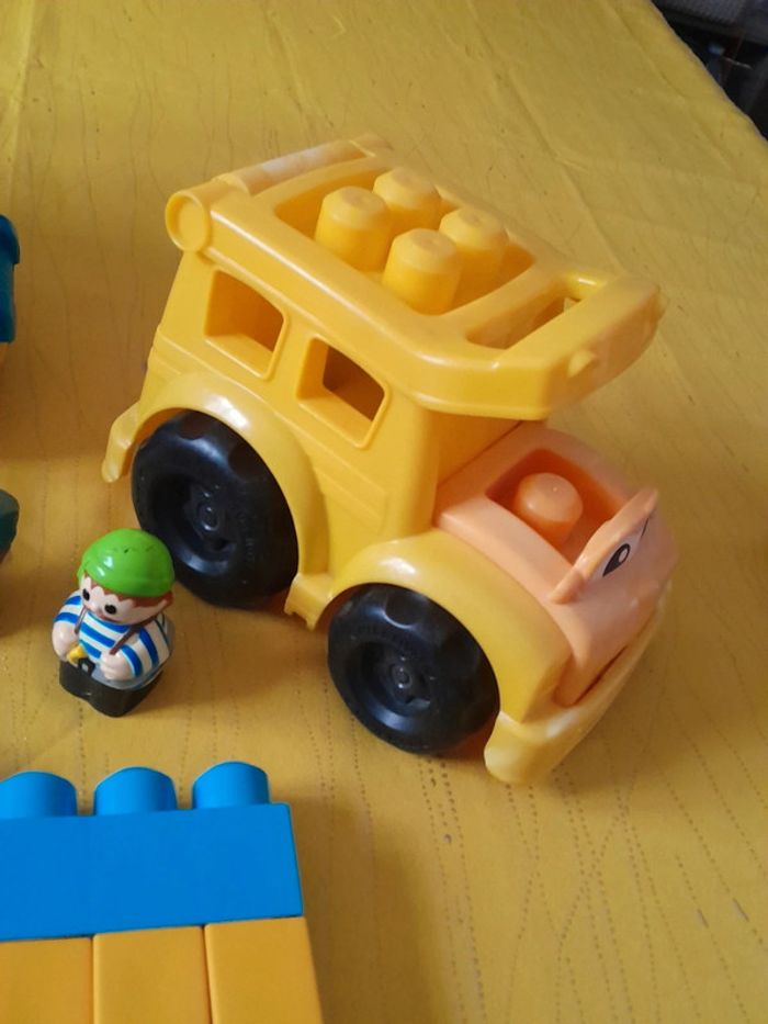Lot de 68 Mega Bloks + 2 camions + 5 personnages - photo numéro 7