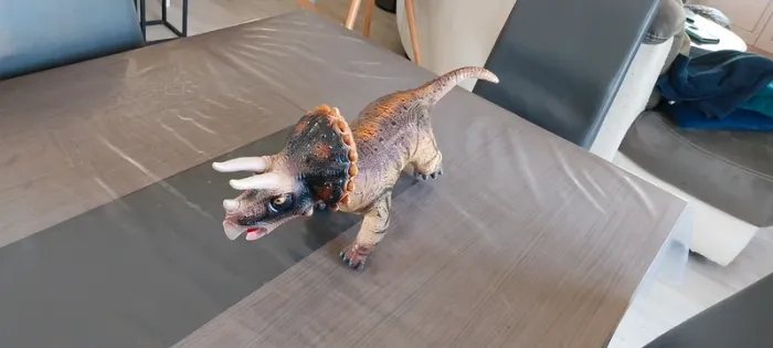 Dinosaure gros modèle en plastique - photo numéro 2