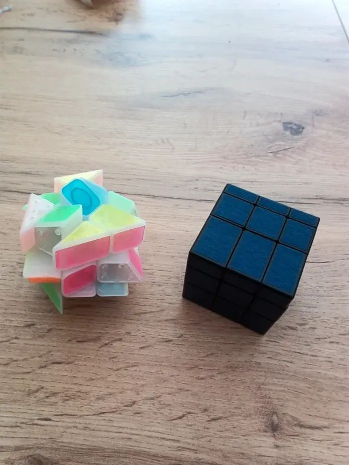 Lot de deux rubiks cube - photo numéro 2