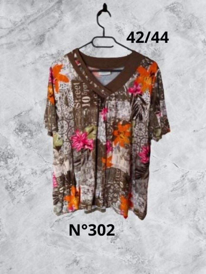 N°302 T-shirt kaki/multicolore T42/44. C&A.