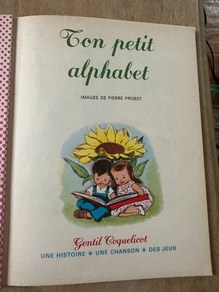 Gentil Coquelicot livre bd album cartonné Ton petit alphabet abécédaire Pierre Probst Hachette - photo numéro 3